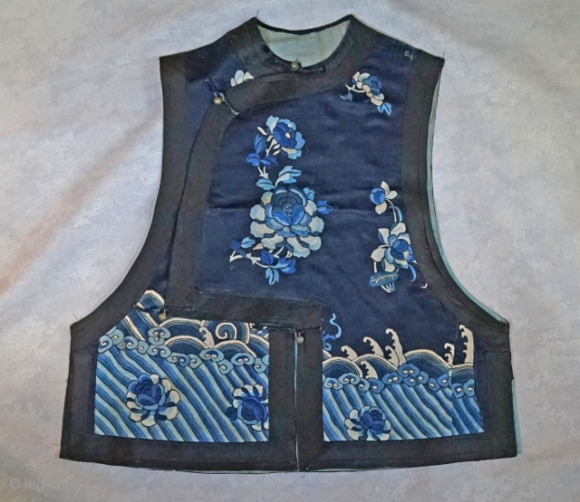 Antique Chinese Qing Dynasty Traditional Manchu Vest...
Original buttons with loop closures...
Satin stitch embroidery ...vest has been worn...a few very light stains...fits a small woman...
stunning         