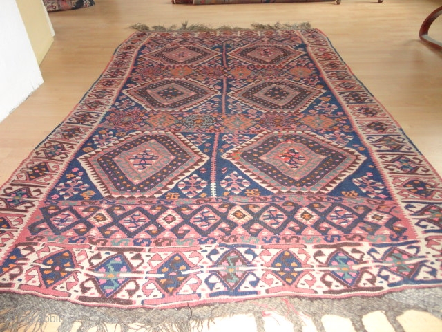 
   Antique  Waramin  Kurd  Kelim  West-Persian  round  1920
   148 X 230  cm.  fine  weave , Natural  colours ,  ...