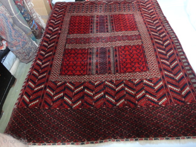 

   Antique  Tekke  Hatshlu  122 X 155  cm.  Natural  Colors ,

   very  fine  wool . slight  wear  in  ...