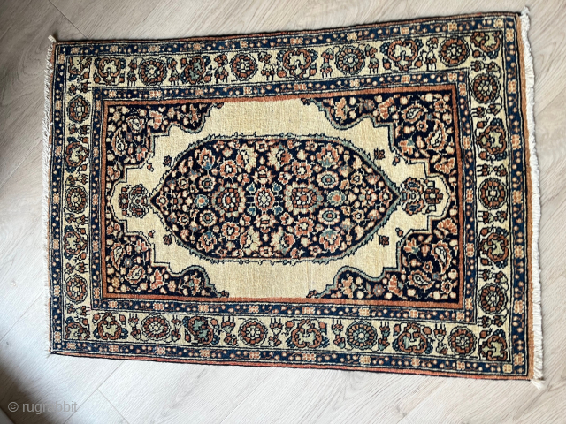 Antique Tabriz 

from 1900

small piece

approx 52 x 75 cm

great natural colors

in an used condition but still OK and very decorativ

email me via tammo_koenig@aol.com          