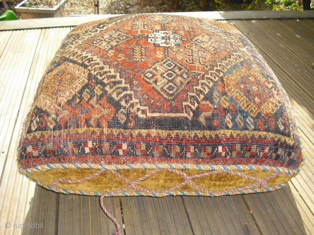 1900 large Qashqai pillow - very rare - the velvety back must be restored, a view cracks - the front is in a great condition - will benefit from a cleaning, Size:  ...