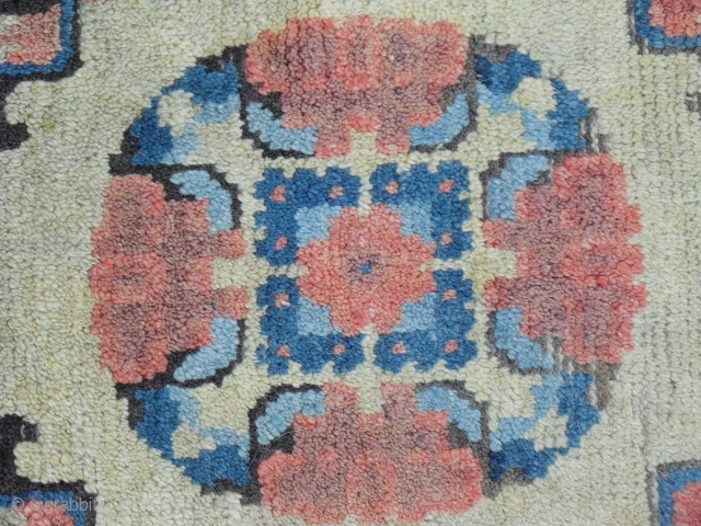 Antique chinese square - Ningxia?, size: 83 x 87 cm/ soft wool, with old restorations, would benefit from a bath             