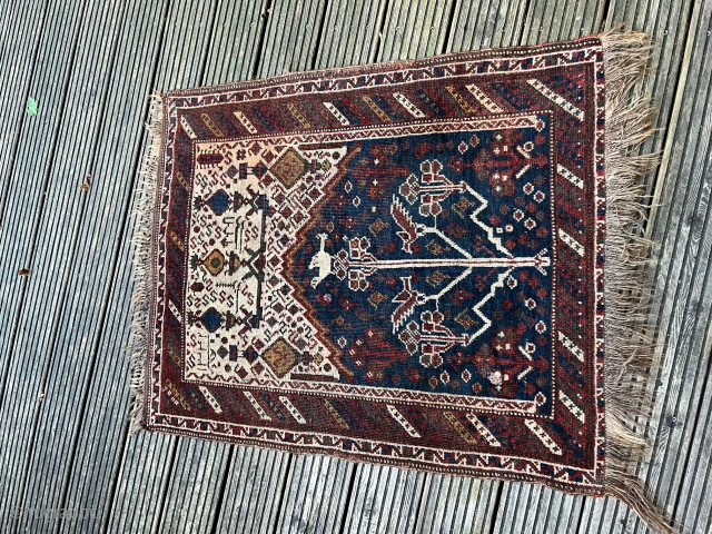 South West Persian 
Khamseh prayer rug
dated probably from the 
beginning of the 20th century

total unique drawing

with stains and small damages 
at the side cords
would benefit from a wash
glossy wool

World wide shipping possible 