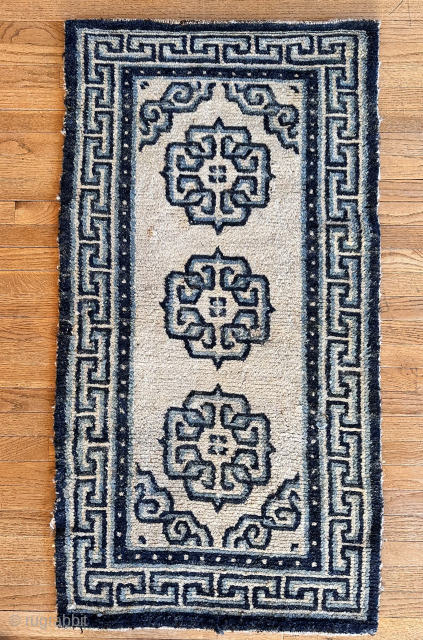 With two tones of indigo on an ivory ground, this Khaden (sleeping carpet) is simple and elegant. With nicely articulated medallions formed from stylized cloudbands.
ex -Robert Piccus Collection
Early 20th century.
Tibet


tmond@hotmail.com   