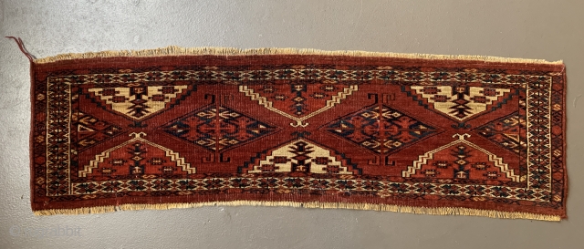 Nice Turkmen Kizil Ayak Torba, good age, both ends are fixed and the sides newly wrapped, one coin-sized restoration, generally in good condition, 113 x 32 cm, 28,07 x 8,12, inch  
