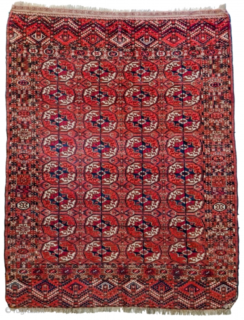 Antique Turkmen Tekke Early 20th century Has 8 Tekke guls with secondary chemche guls. Complex border with various elements including the tree design in the end panels, among other things.

In good condition  ...