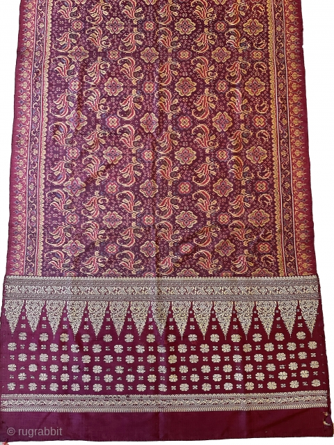 Beautiful red and gold cloth from Palembang - South Sumatra, Indonesian. silk and metallic yarn brocade. 220x87cm, circa 1900. No: BLS70. www.tinatabone.com           