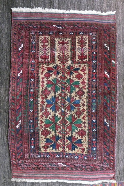 Late 19th century Baluch prayer rug in good condition. Excellent colours. Size: 146x92                    