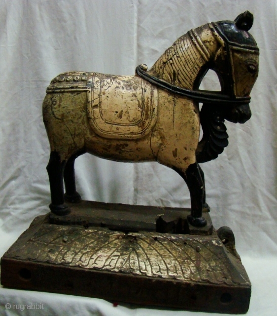 WOODEN HORSE .

WOODEN HORSE TOY FROM CENTRAL INDIA ( MAHARASHTRA ).

VERY GOOD CONDITION AND VERY OLD.

SIZE: 28 X 39 X 46 CMS.           