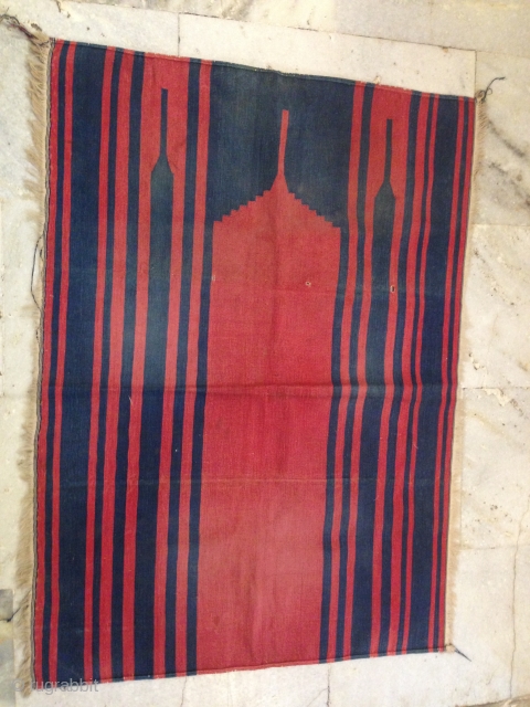 Cotton Carpet for Praying in Rajasthan. 

Hand Weaving and Natural Indigo Colors.

Very Old and Good Condition. 

Size: 80 x 105 cms            