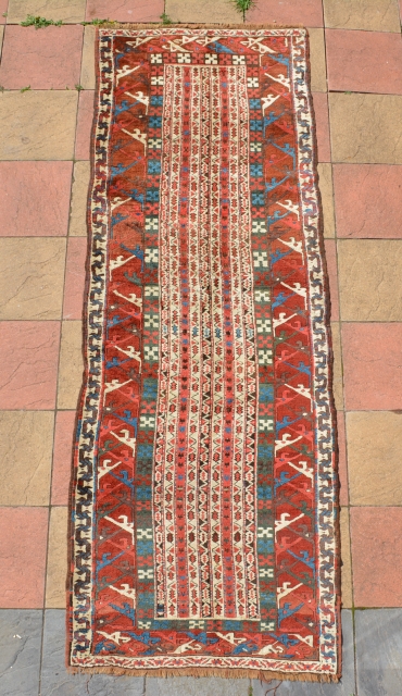 Kurdish runner End 19th century or 1st half of 20th century
Excellent condition, full pile
no repile or repairs
size : 335 x 120 cm 11.0 x 4.0 ft       