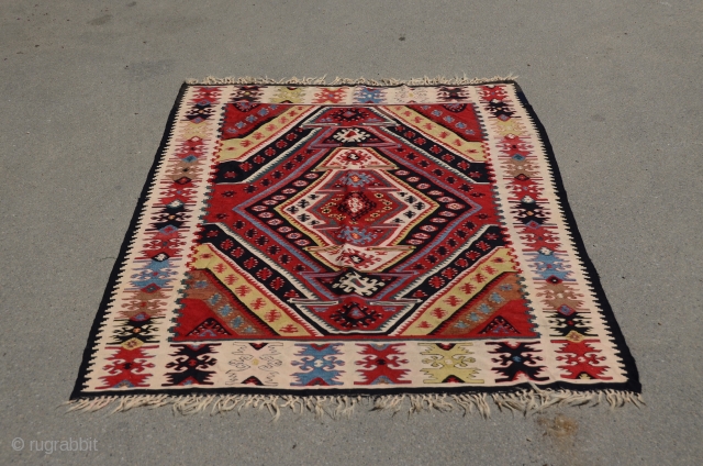 Antique early 20th century Pirot Sarkoy kilim.
@00 x 150 cm                       