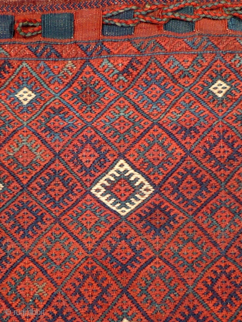 956 Rare flatwoven Jaf / Sanjabi khorjin, 66/125 cm, Kurdistan, late 19th century, outstanding natural colours.
For more outstanding collector's pieces please look at: www.oriental-textile-art.de         