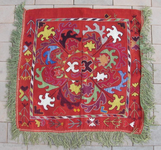  An Uzbek Kungrat or Lakai silk/wool embroidered on wool Ilgitsh hanging, dating between 1880-1900. Large size is 76-75 cm, 30-30 inches, without fringes. In excellent condition. Beautiful design and rich colours,  ...