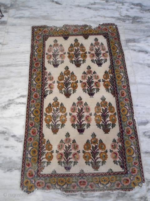 Antique Agra/ kashmir rug
3 ft x 5 ft
short pile, low pile areas                     