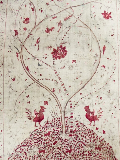 Printed Chintz Palampore hanging- India's Coromandel Coast for the India Company Circa 1750. Some weaknesses, very small holes and a bit stains, this exceptional and complete piece requires museum care. Photos of  ...