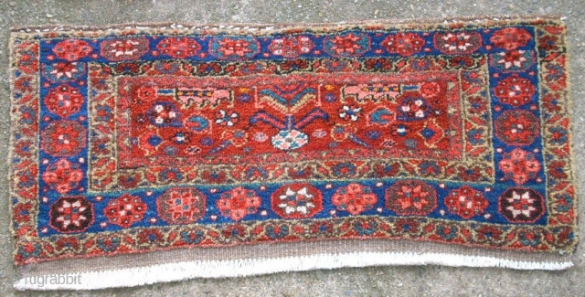 Very rar old Heriz. Size: 104 x 41. Very good condition.                      