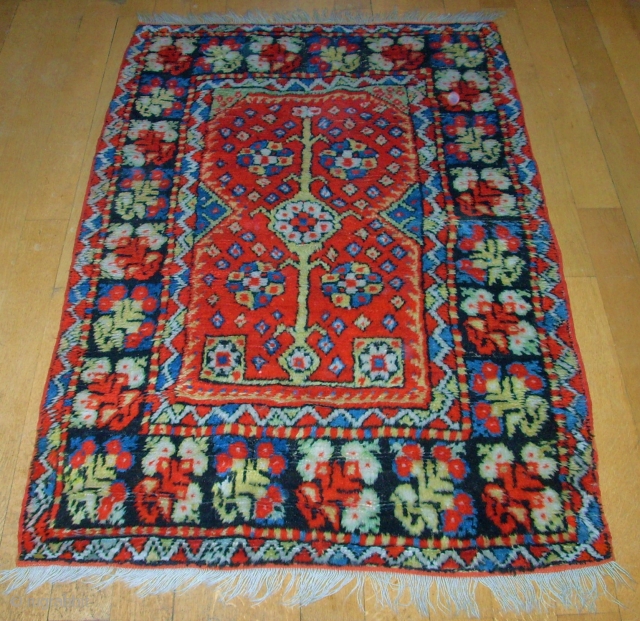  old Monastir rug. Size: 153 x 102 cm. Wonderful colors. Nice and lovely piece. Good condition.                