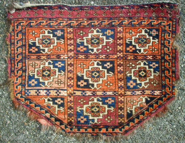 Antique turkmen saddle. Size 66 x 50 cm. Interesting piece. Sides damaged.                     