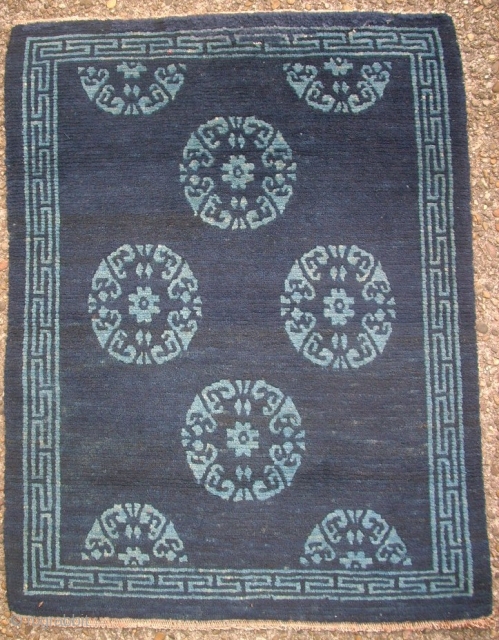 Very old Chinese or Tibetan small rug. Size: 58 x 76 cm. Very good condition. Perfect wool.                