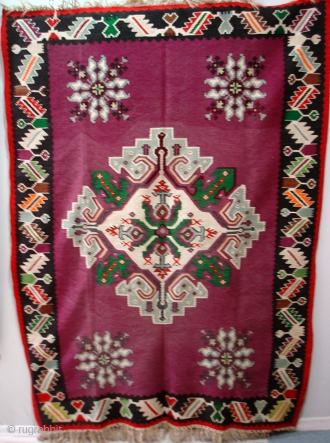 Antique Pirot Sarkoy kilim pattern: Persijska kruna. 
Age: very begining of 20th century...                    