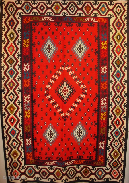 Antique Pirot sarkoy kilim pattern: Venac i soveljke, age: very begining of 20th century .
Ask about this
                