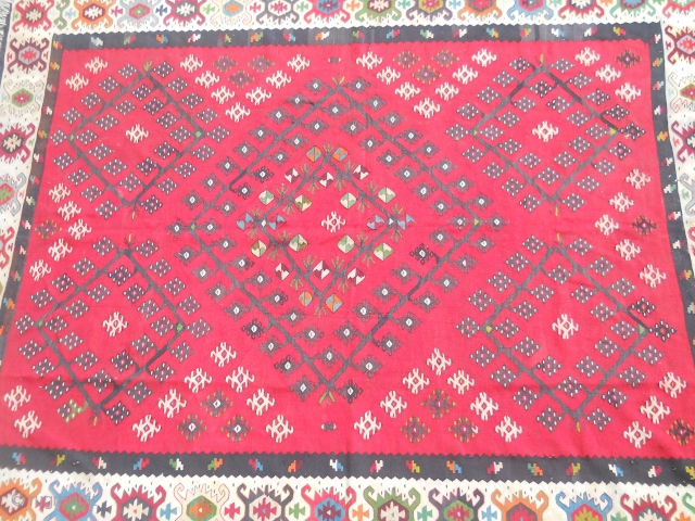  Antique sarkoy Pirot kilim, named Venac . Age: beginning of 20th century. Size about 2,5 x 2m.
Ask about this
             