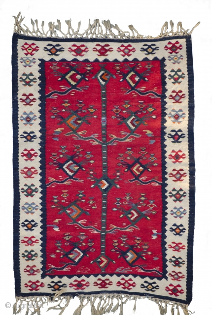 A magnificent small sarkoy Pirot kilim from the late 19th century.
Dimensions 1,5x1m, very good condition.
                  