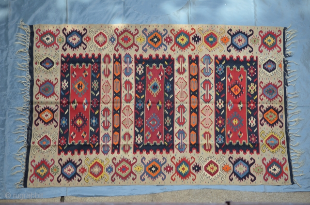 Beautiful sarkoy pirot kilim, measuring about 2x1,5m , about 130 years old...

                     
