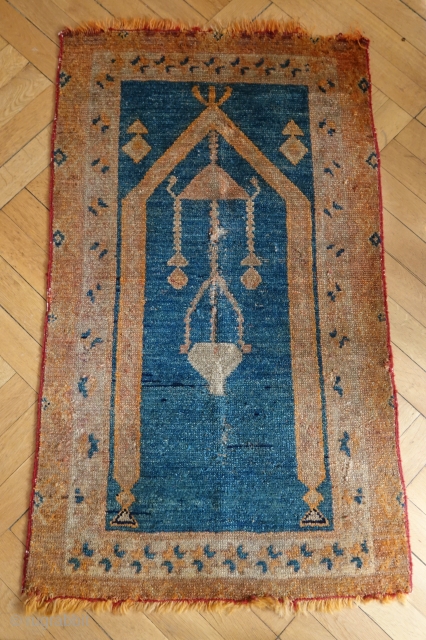 
Manastir Prayer Rug ( Monastir, Balkan) 120/72 cm,hand-spun wool. Selvages new, loss of knots on borders and small holes, no restorations. The color spectrum consist of organic blue and a yellow/orange. The  ...