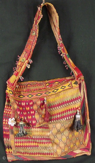 Finely embroidered marriage bag from Madhya Pradesh, with tassels and a couple of period mends.
Signs of wear ,extremely nice example of work from this area of India.
Handle /strap Embroidered with metal bead  ...