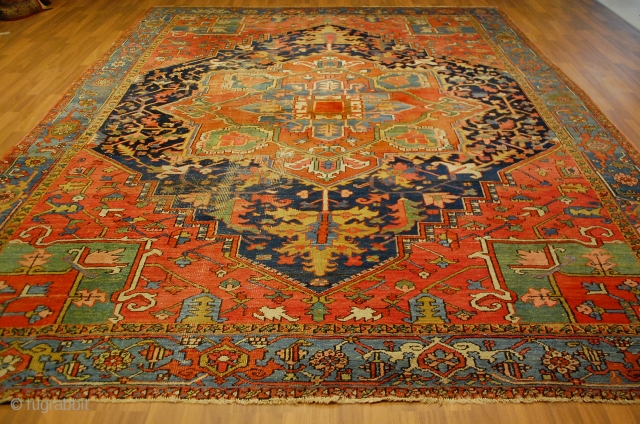 Antique Heriz Serapi 354x267 cm beautiful colours, has worn spots!
                       