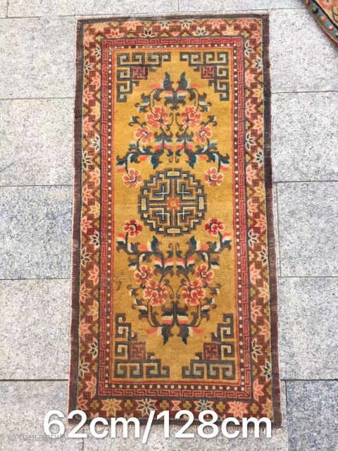 Ningxia rug, yellow background with single group flower veins, around full nice flower selvage. Good age and condition. Size 128*62cm(49*24”)             