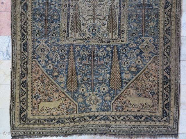 A beautiful Qhashqhai with great design wool on wool age: about 120 years old size: 200 x 141 cm price: SOLD
            