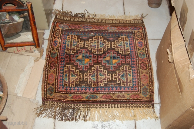 A Beautiful sar mazi balouchi in a very good condition. the size is 59 x 59cm. for more informations, kindly contact me           