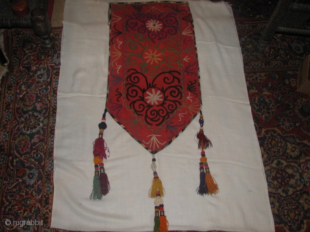 A very beautiful old double side lakai from UZBEKISTAN BUKHARAH 19th century. In a very good condition with a very beautiful colours. the size is 101 CM X 36CM.
FOR MORE INFORMATIONS/PICTURES, KINDLY  ...