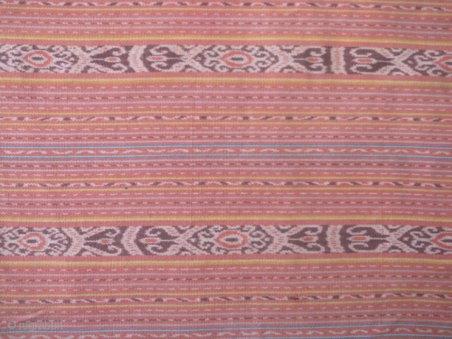 item : ikat
country : Flores Island, Indonesia
material: cotton
size : 100×225cm
weight : 750g                     