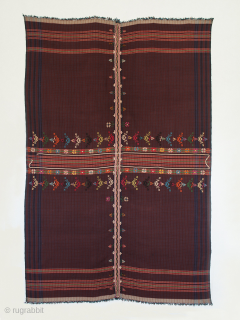 Head covering, Tataouine Governorate, Tunisia. It measures 75" (190 cm) high by 49" (124.5 cm) wide. A soft cotton shawl with cotton embroidery.
zena@zkta.com

          