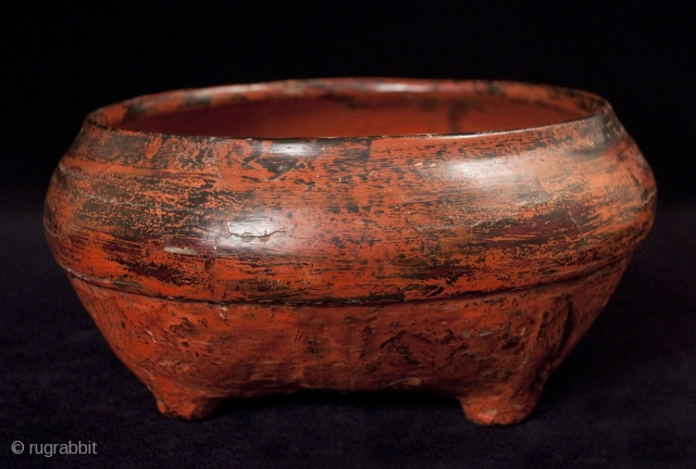 Lacquer ware bowl.
Burma.
10" in diameter (25 cm).


                          