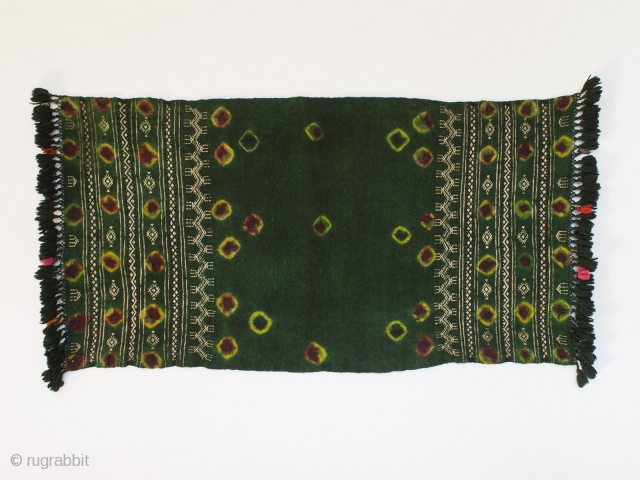 Ketfiya, Southern mountain region of Tunisia. 35"(89 cm) long (without fringe) by 17" (43.1 cm) wide. Late 20th century. Worn around the shoulders to protect a woman's dress from the oil in  ...