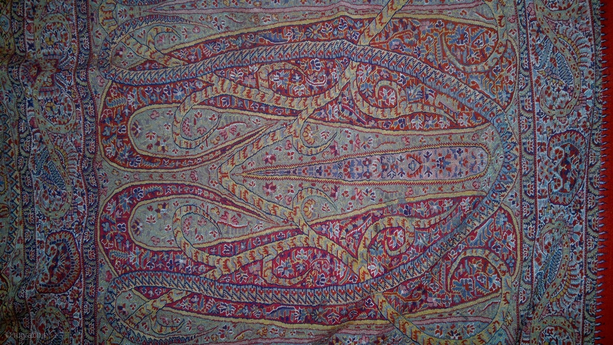 A 19TH CENTUARY WOVEN KASHMIR LONG SHAWL FROM INDIA. ITS A BEAUTIFUL ...