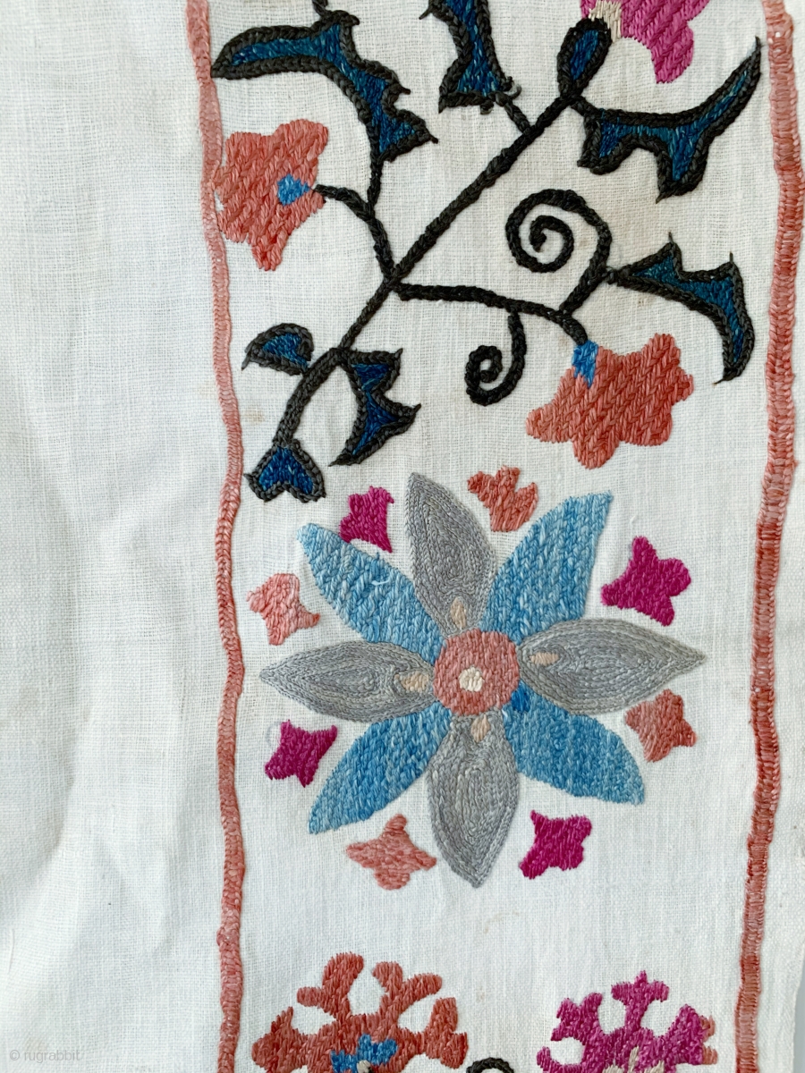 A beautiful antique Uzbek Nurata silk embroidered suzani / susani ...