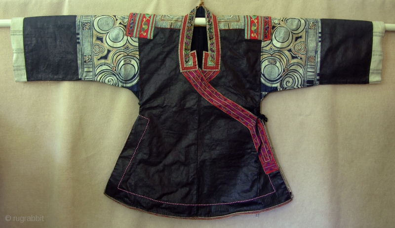 #EMT 139 Chinese Miao Ethnic Minority Embroidered and Batiked Woman ...