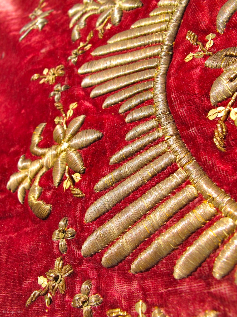 Ottoman metallic embroidery on velvet | rugrabbit.com