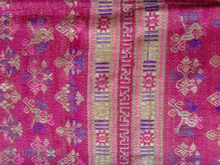 Heirloom Blancket.


Mang Si.

Minority group Vietnam. 


 Late 19 centurey.


0.96 X 0.62 CM







                     