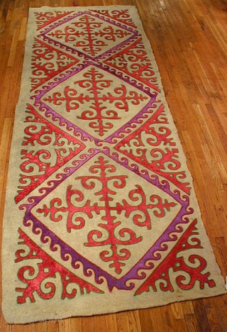 Type: UZBEKISTAN, FELT 
Origin: UZBEKISTAN 

Size/Feet & Inches: 3'11'' x 11'1'' 
Size/Meters: 1.19 x 3.37 
                 