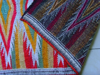  188
Silk embroidery on hand woven silk fabric. 
Thai lu
Thai lu people Vietnam.
Early 20 century.
140 x 61 CM
               