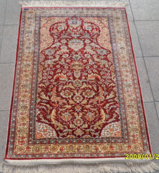 Antique Hereke Rug
Size: 135 x 100 cm.
Mail: makifhali@yahoo.com                         