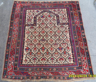 Antique Caucasian Marashali Rug
Size:140x130 cm.
Mail: makifhali@yahoo.com                           