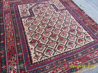 Antique Caucasian Marashali Rug
Size:140x130 cm.
Mail: makifhali@yahoo.com                           